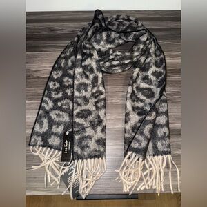 Lord & Taylor Black and Cream Scarf